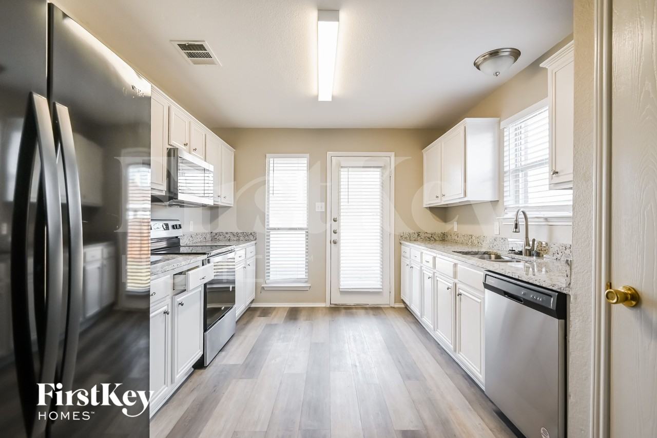 204 Windsor - Photo 6 of 15