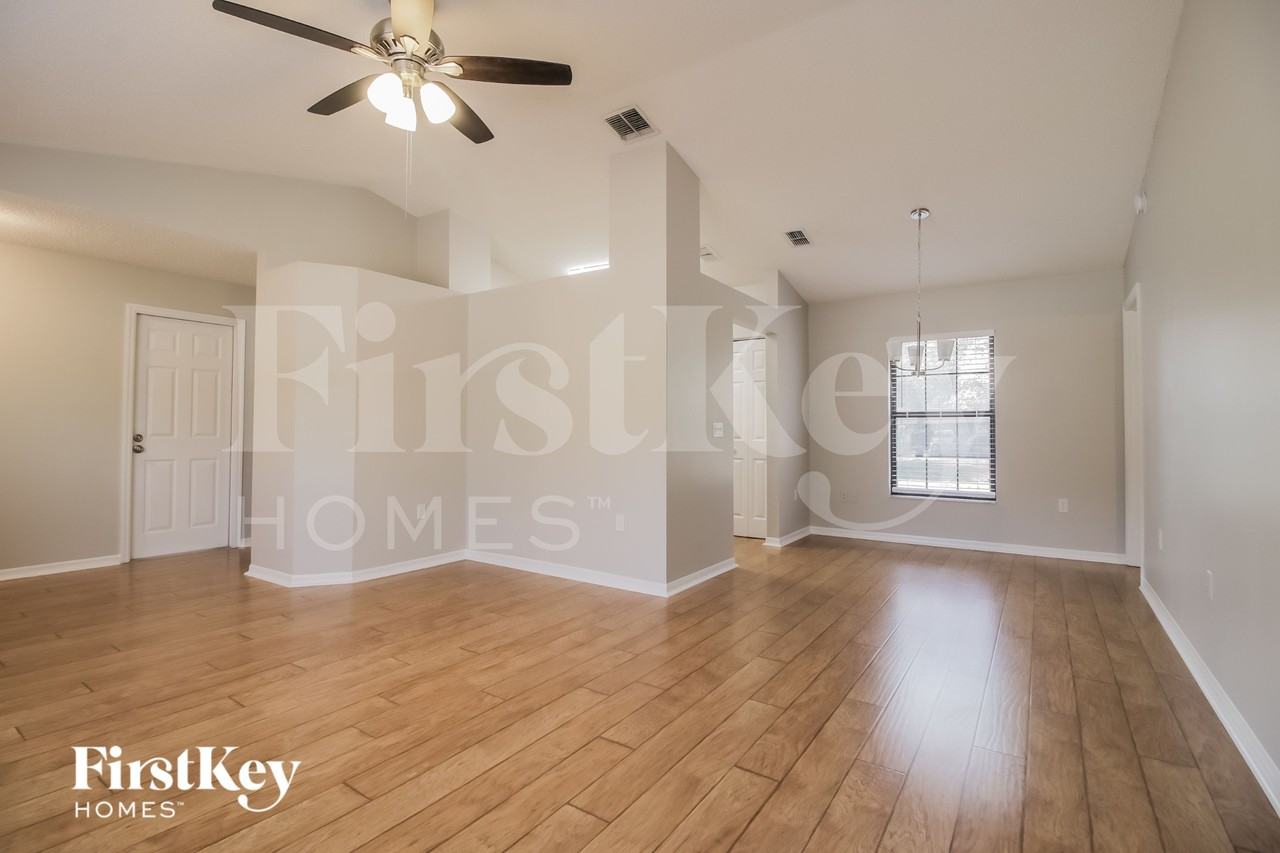 3260 Saint James Ave - Photo 2 of 15