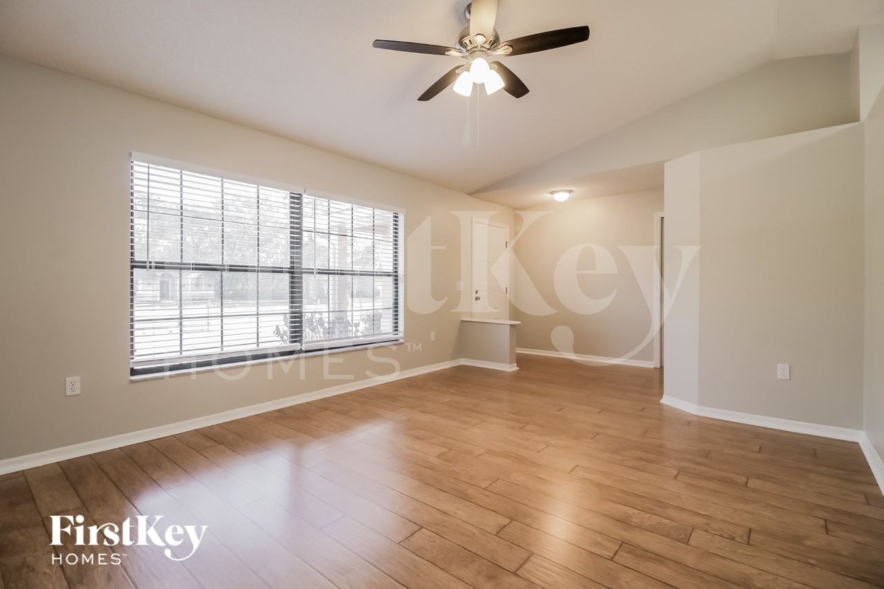 3260 Saint James Ave - Photo 3 of 15