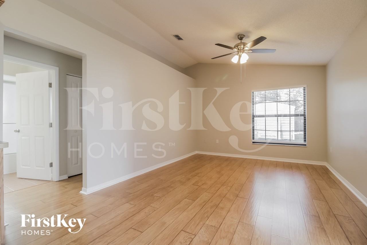 3260 Saint James Ave - Photo 4 of 15