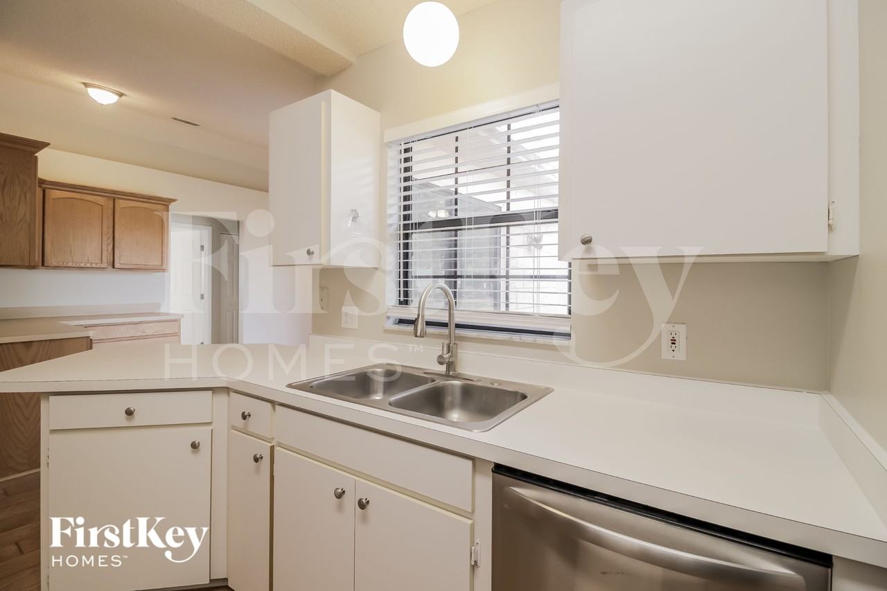 3260 Saint James Ave - Photo 7 of 15
