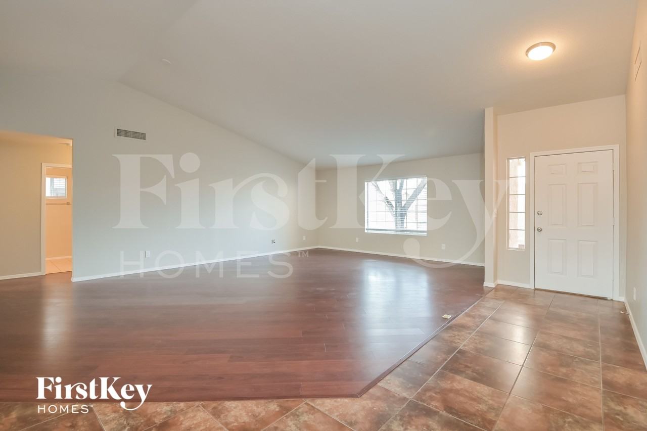 9550 E Caldwell Dr - Photo 2 of 15