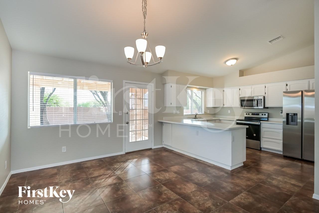 9550 E Caldwell Dr - Photo 4 of 15