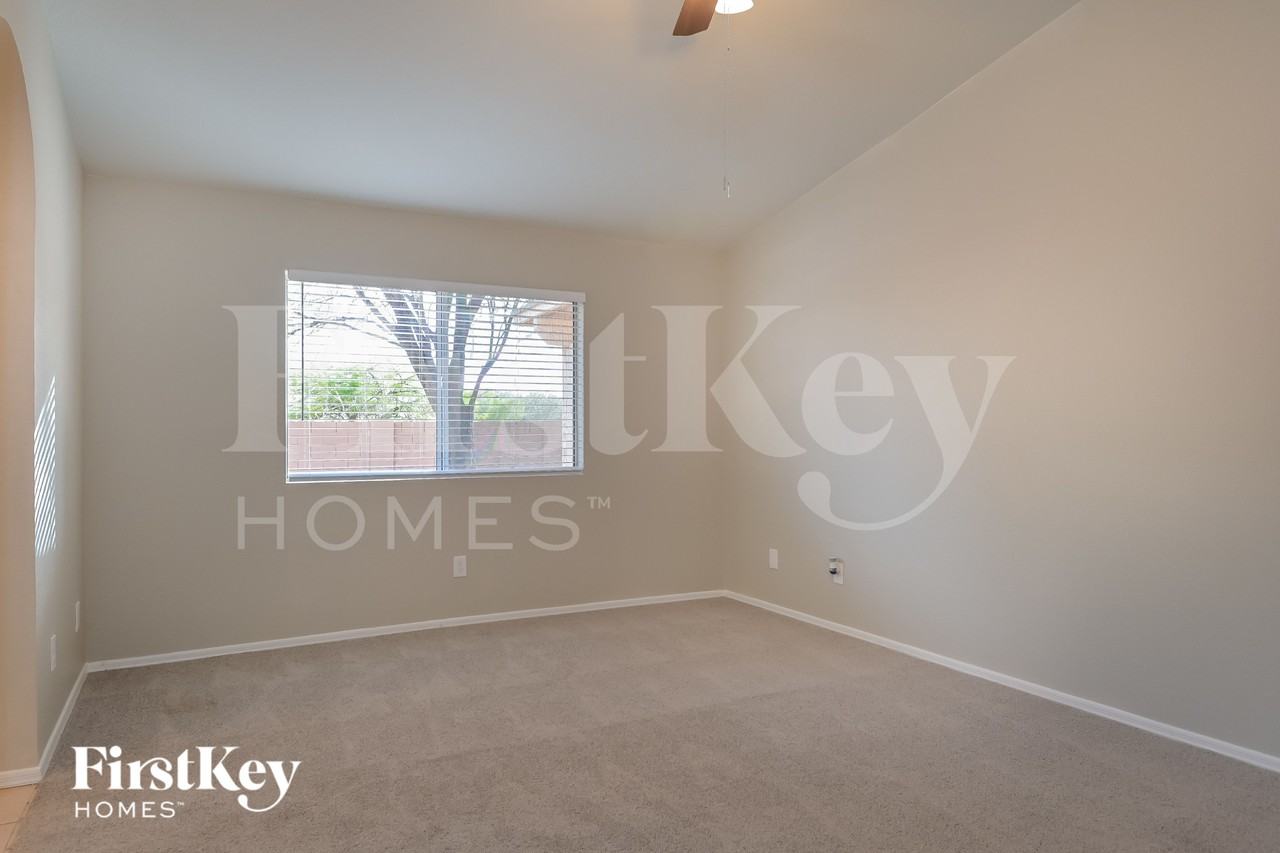 9550 E Caldwell Dr - Photo 6 of 15