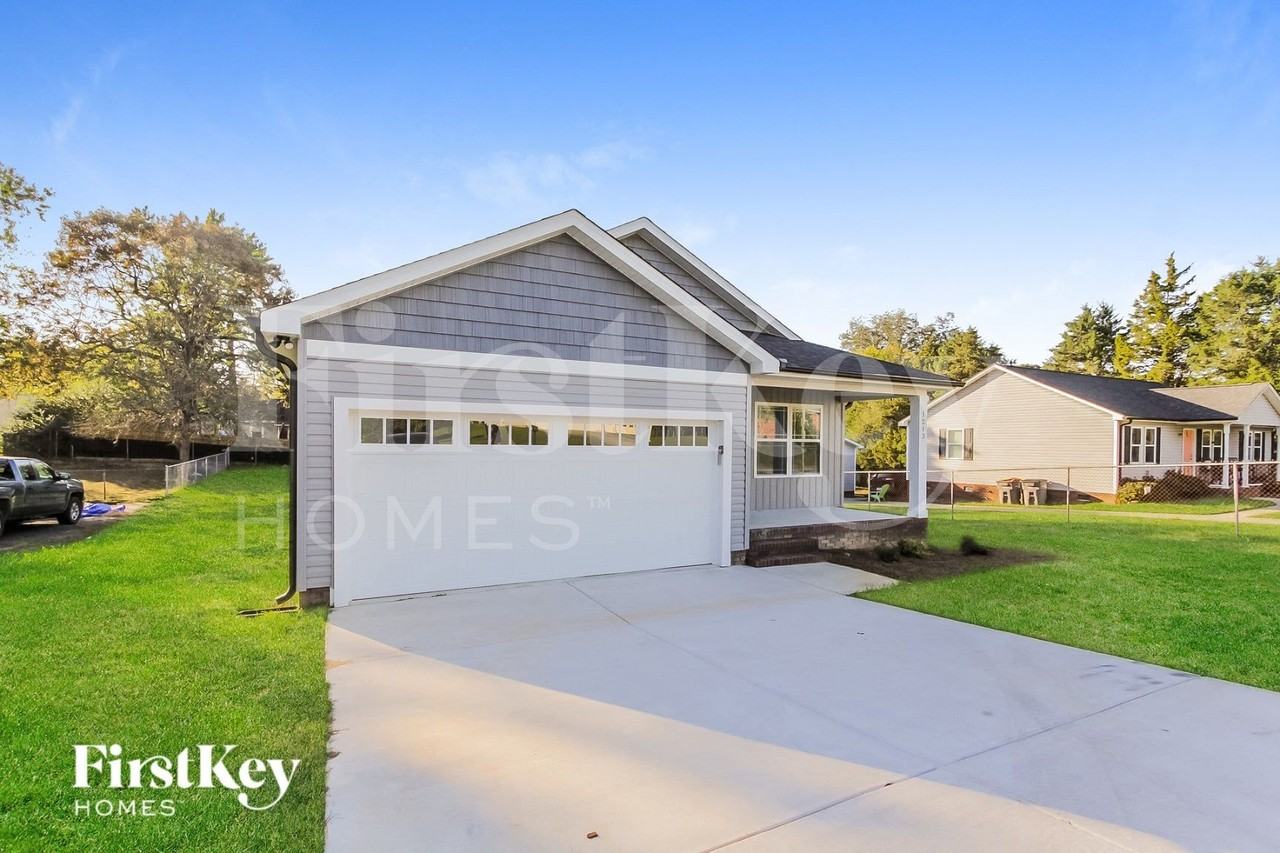 1213 Carolyn Ave - Photo 3 of 15