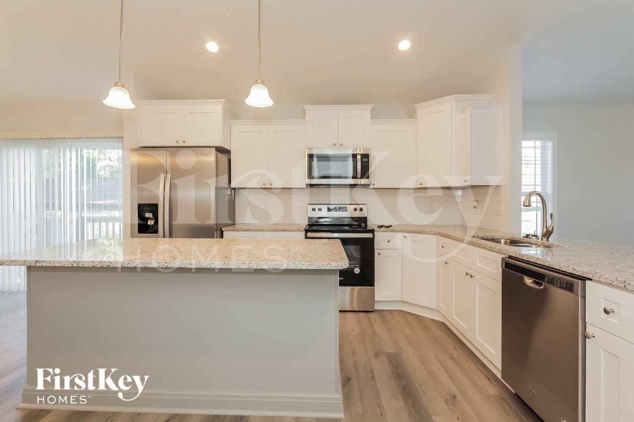 1213 Carolyn Ave - Photo 6 of 15