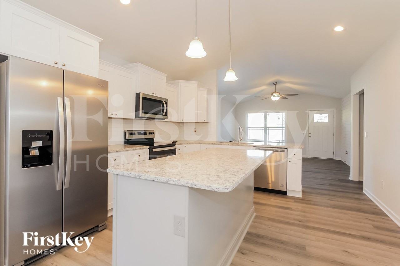 1213 Carolyn Ave - Photo 7 of 15