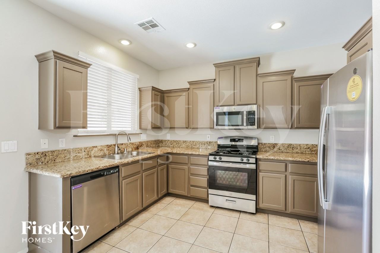 8227 Shallow River Ct - Photo 5 of 16