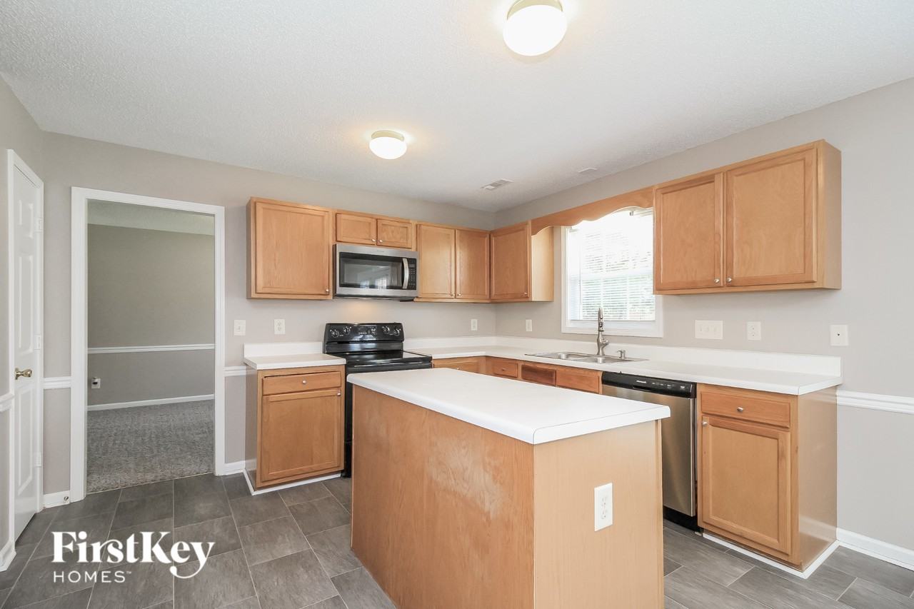 1554 Pecan Ln - Photo 5 of 15