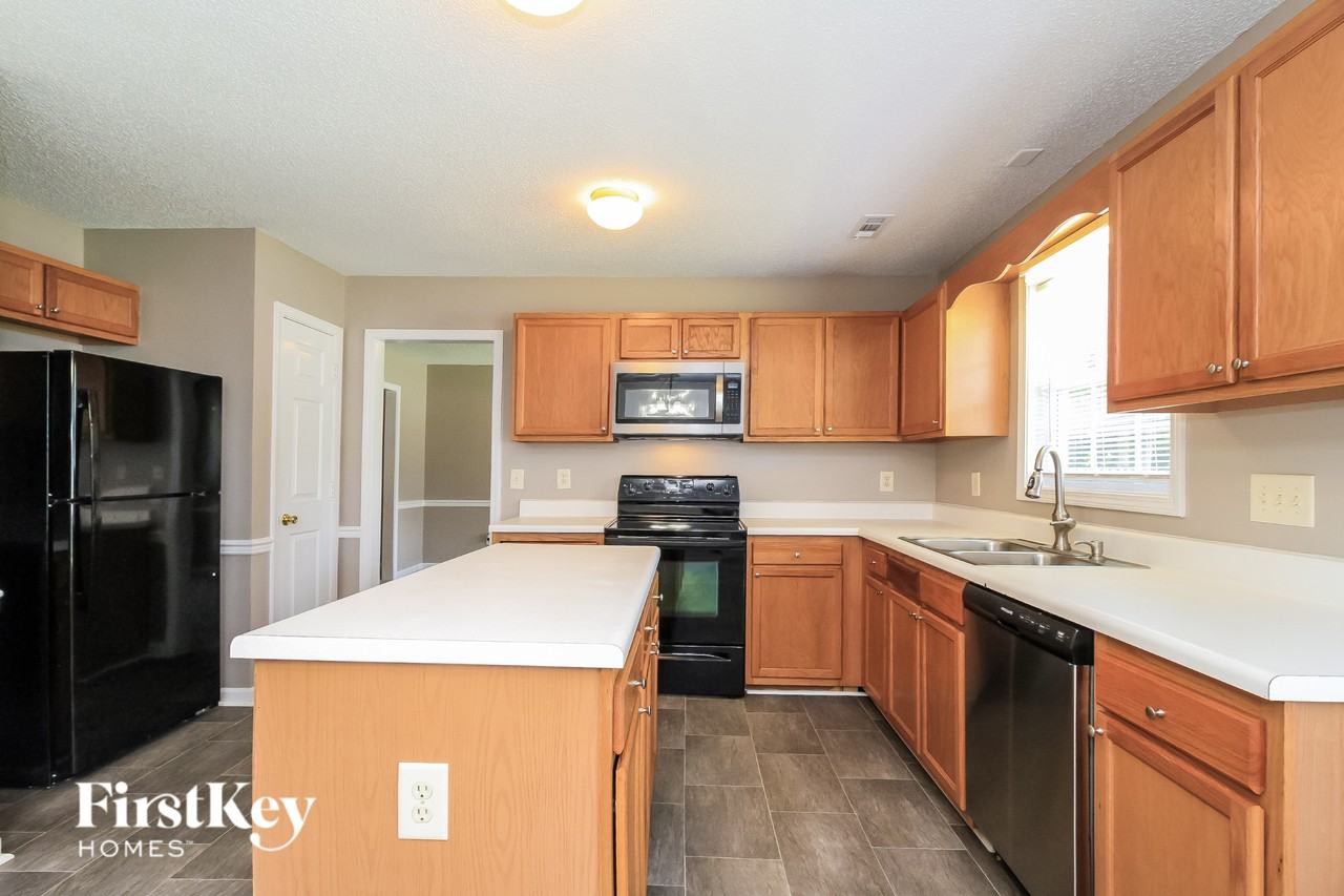 1554 Pecan Ln - Photo 6 of 15
