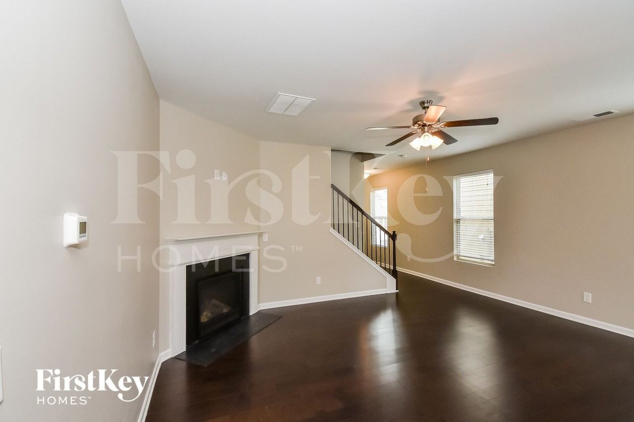 584 Dasheill Ln - Photo 3 of 15