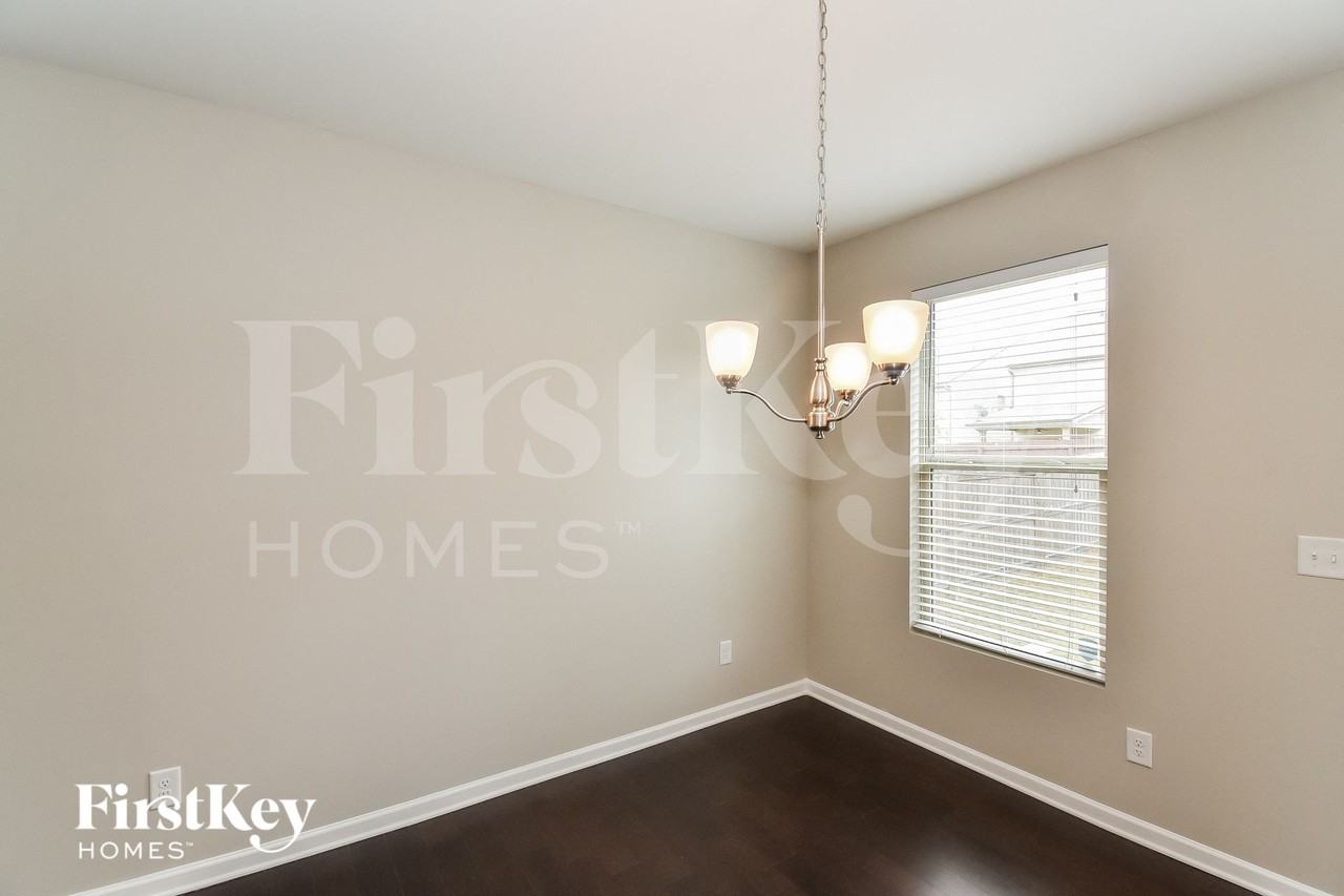 584 Dasheill Ln - Photo 4 of 15