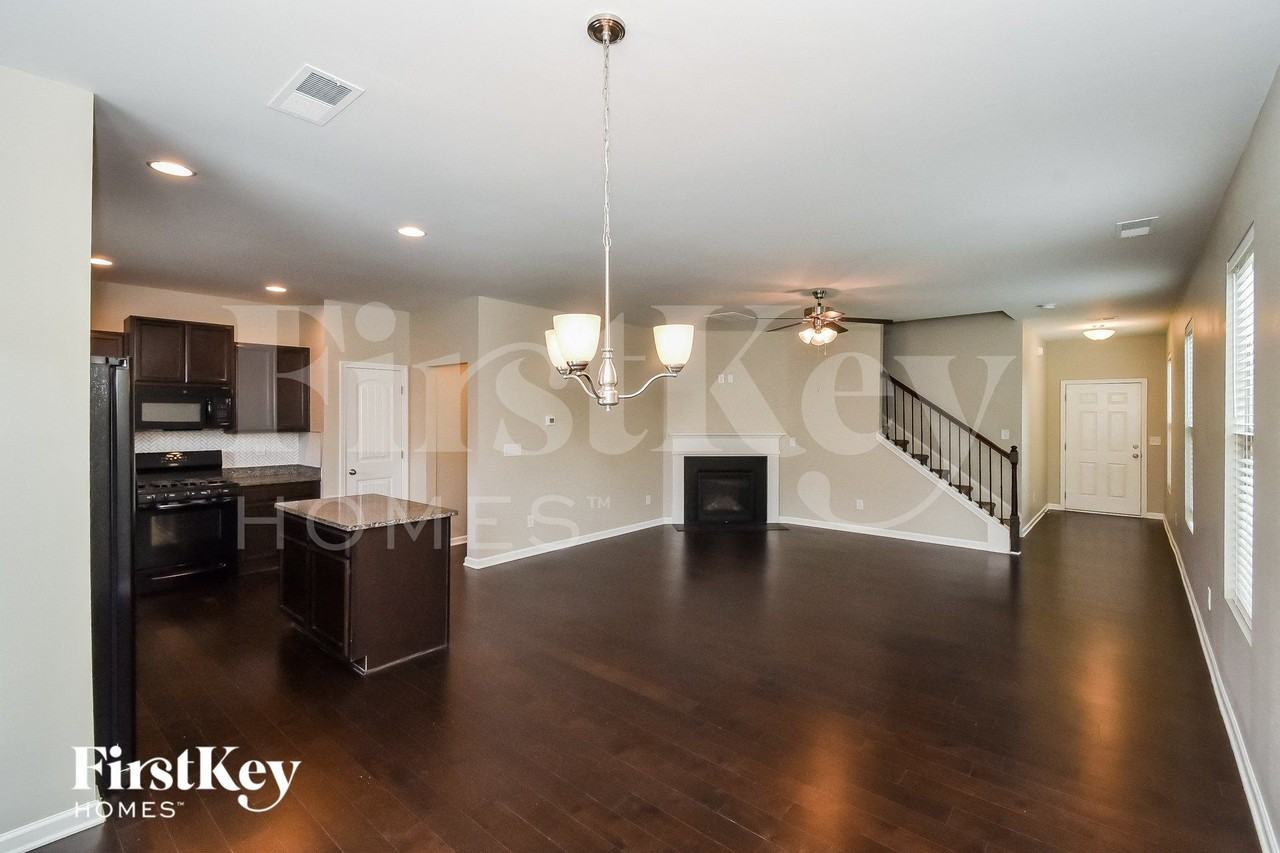 584 Dasheill Ln - Photo 5 of 15
