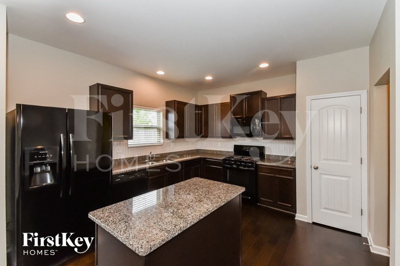 584 Dasheill Ln - Photo 6 of 15