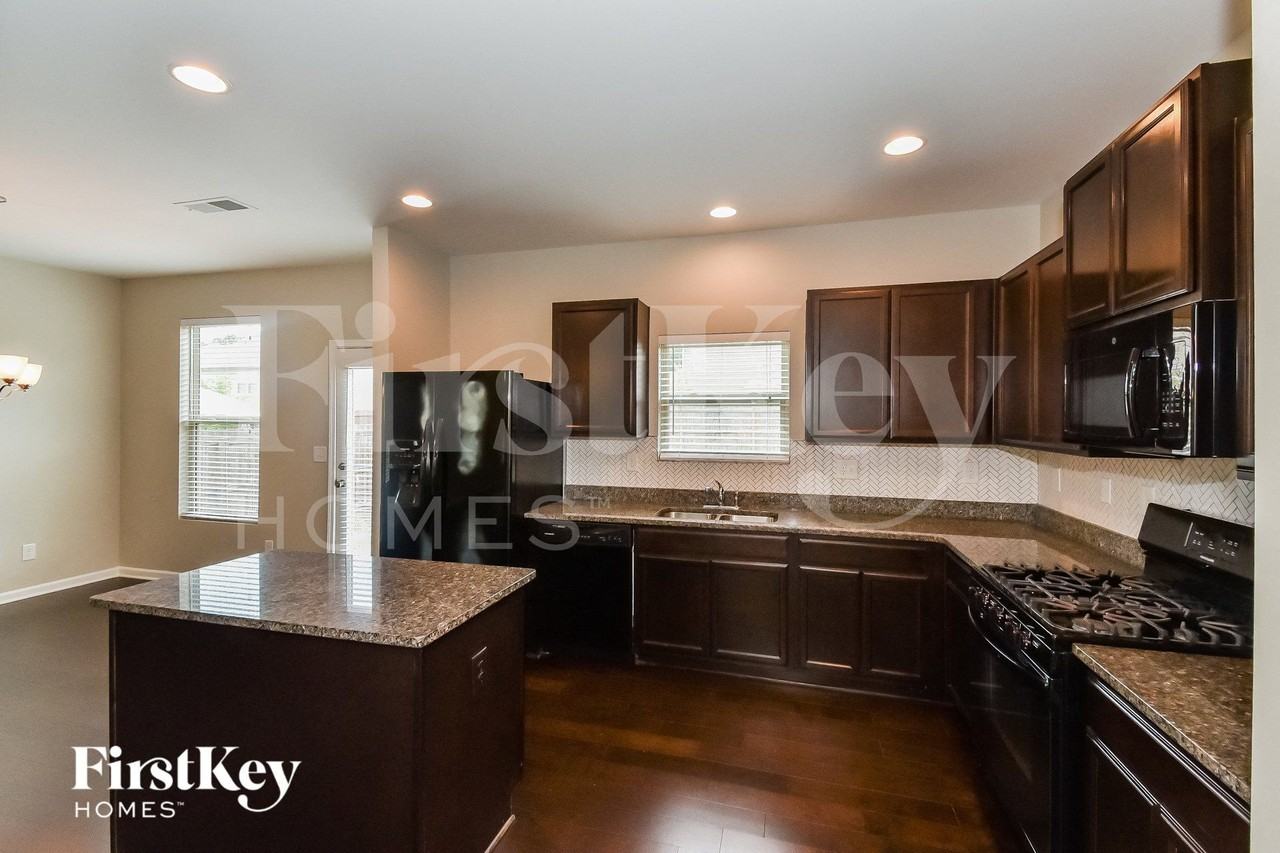 584 Dasheill Ln - Photo 7 of 15