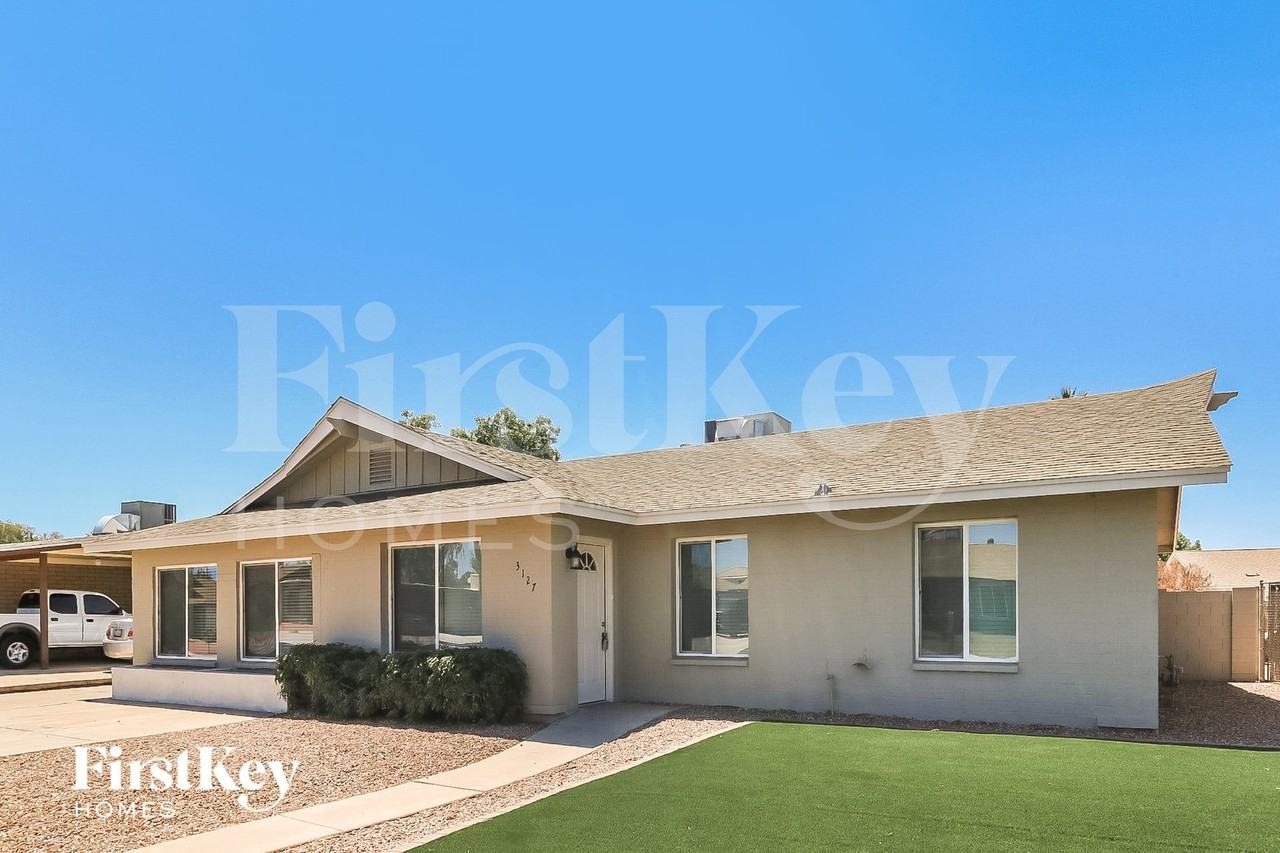 3127 W Shangri La Rd