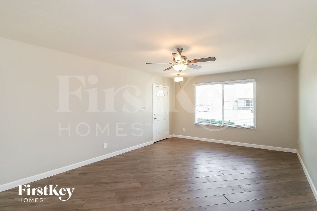 3127 W Shangri La Rd - Photo 2 of 15