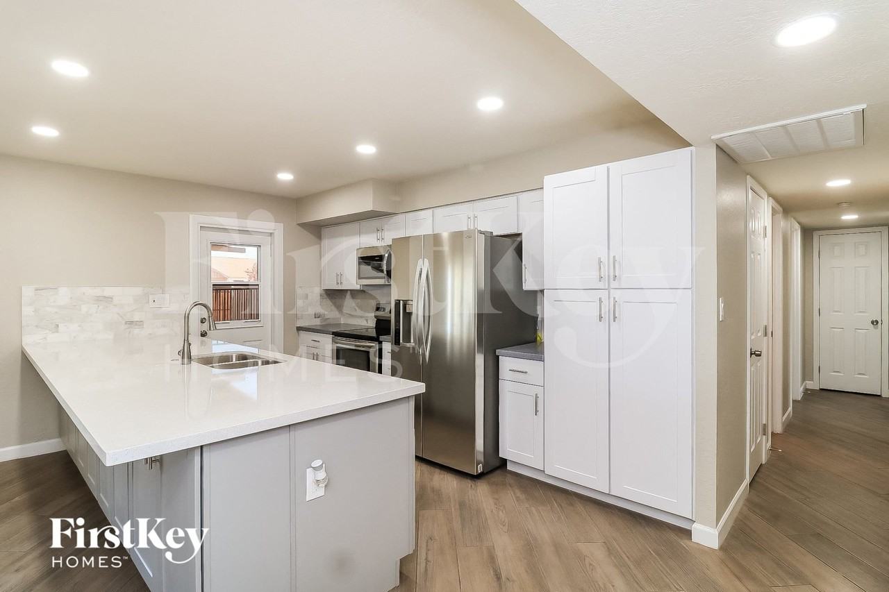 3127 W Shangri La Rd - Photo 6 of 15