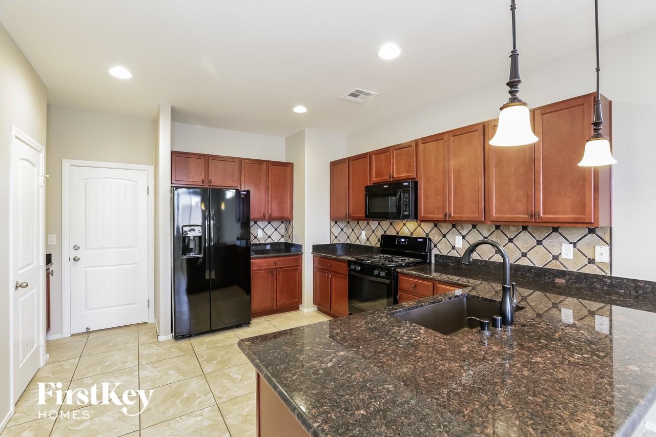 4148 Seclusion Bay Ave - Photo 5 of 15
