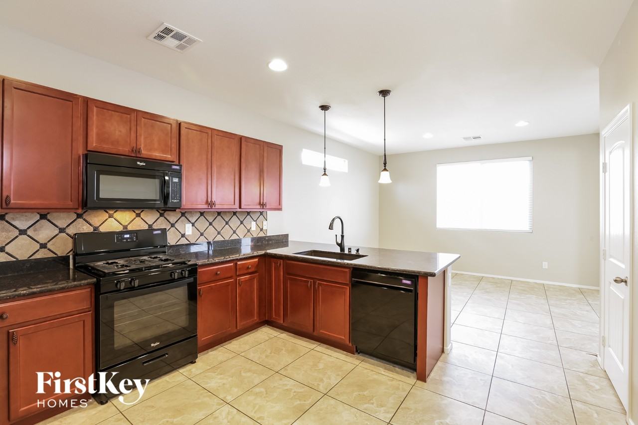 4148 Seclusion Bay Ave - Photo 6 of 15
