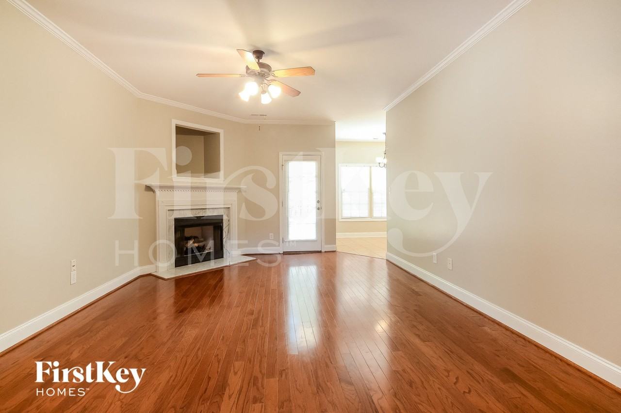 4345 Canterbury St - Photo 3 of 15