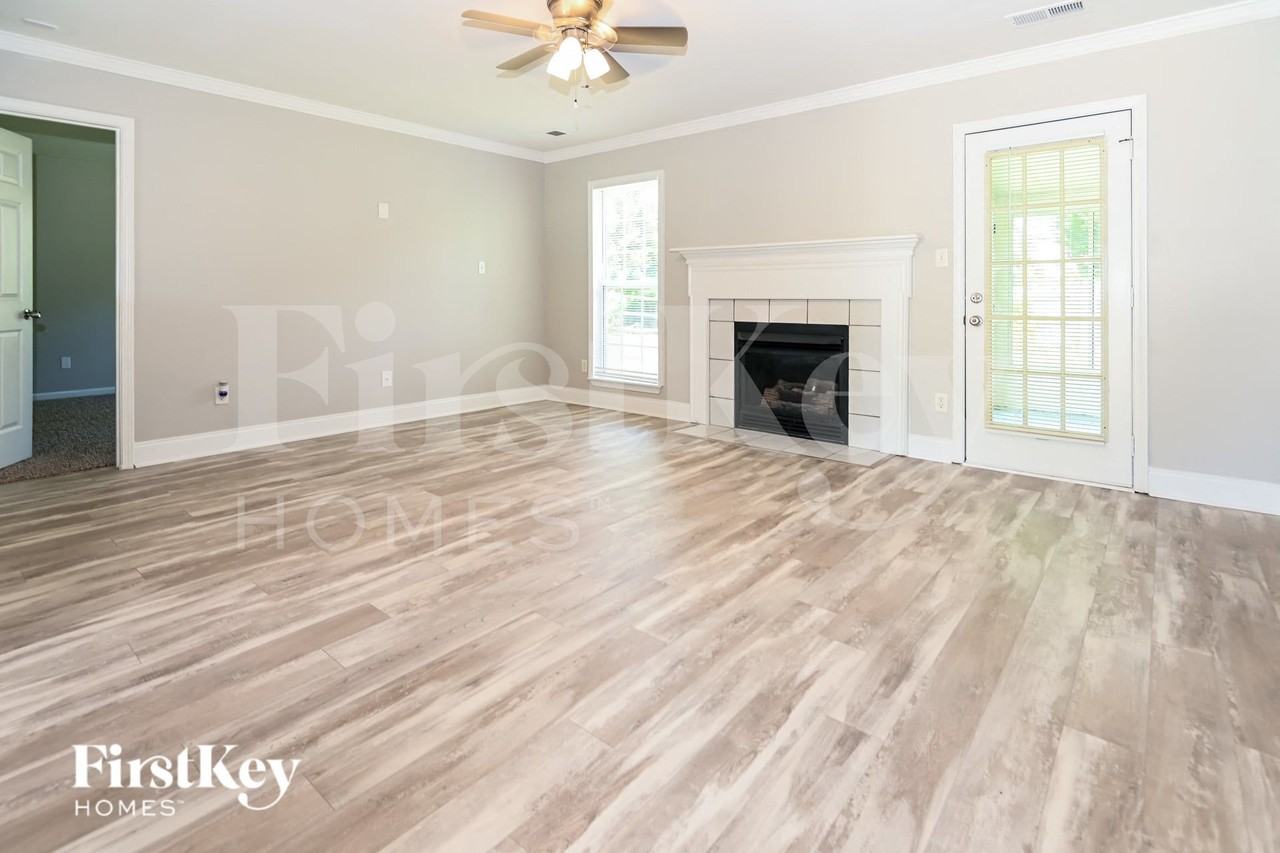 4190 Ivydale Ave Sw - Photo 4 of 15