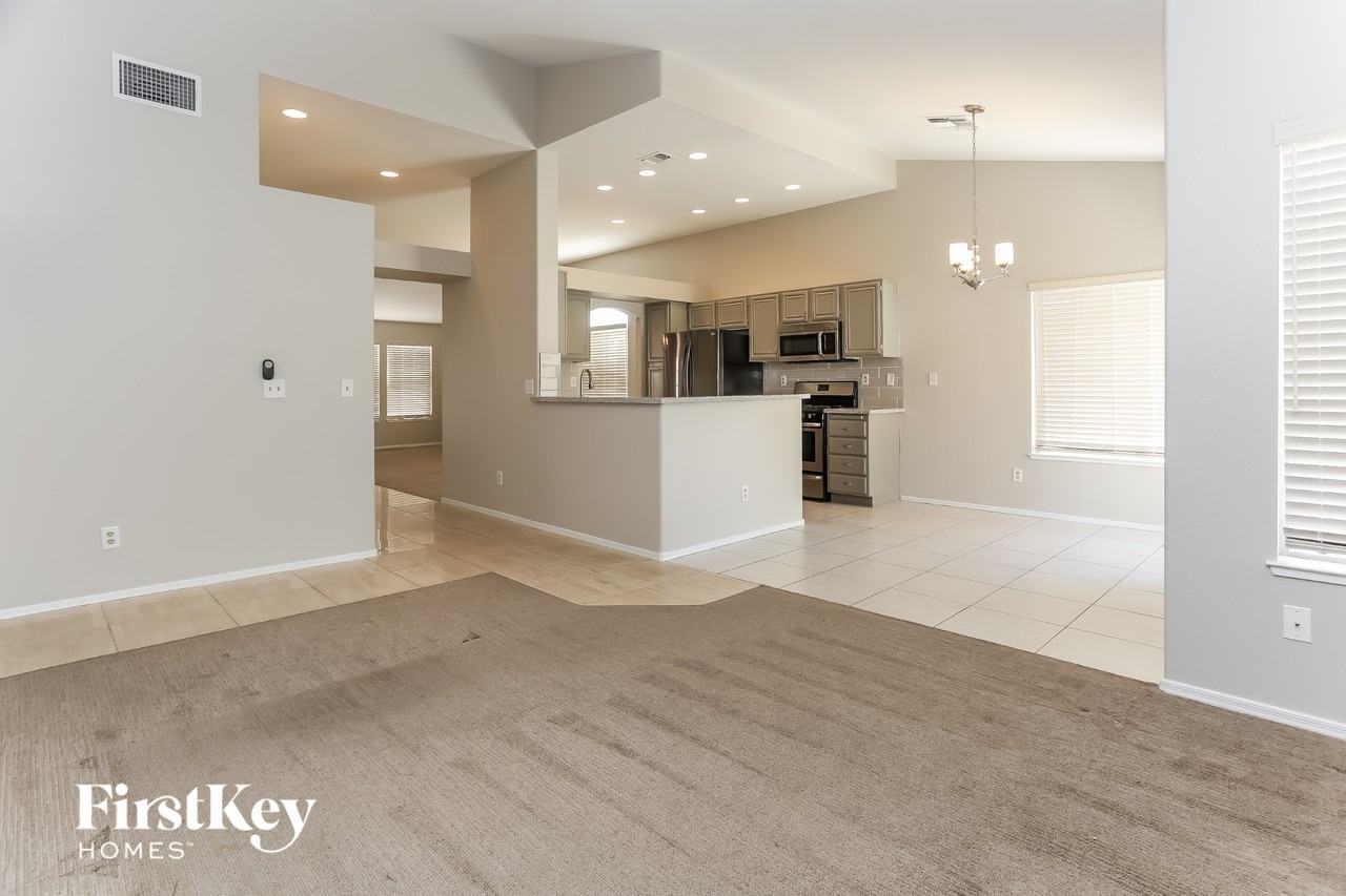4421 Inez Dr - Photo 3 of 15