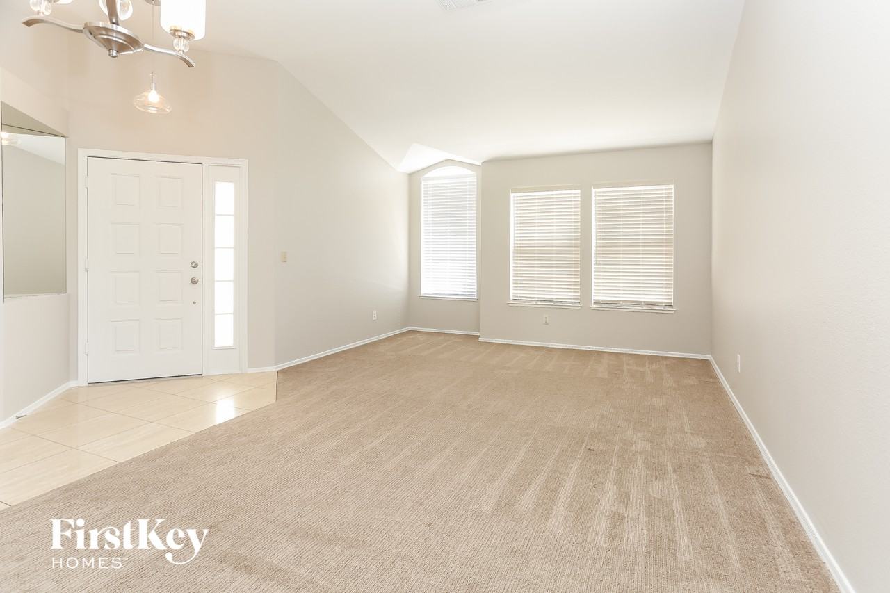 4421 Inez Dr - Photo 5 of 15