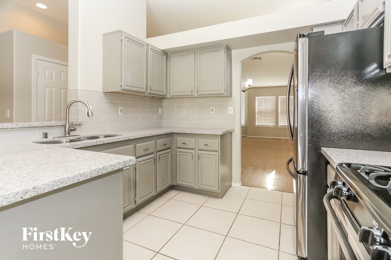 4421 Inez Dr - Photo 6 of 15