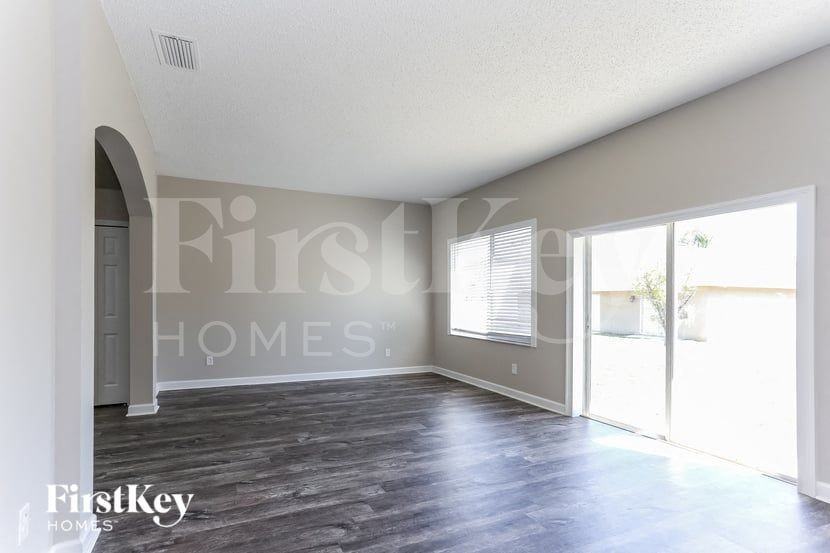 12607 Longcrest Dr - Photo 3 of 15