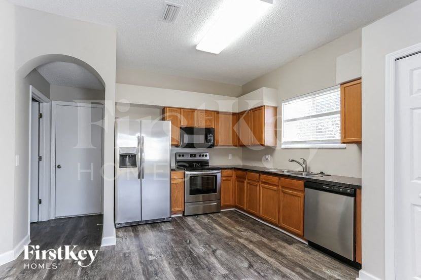 12607 Longcrest Dr - Photo 4 of 15