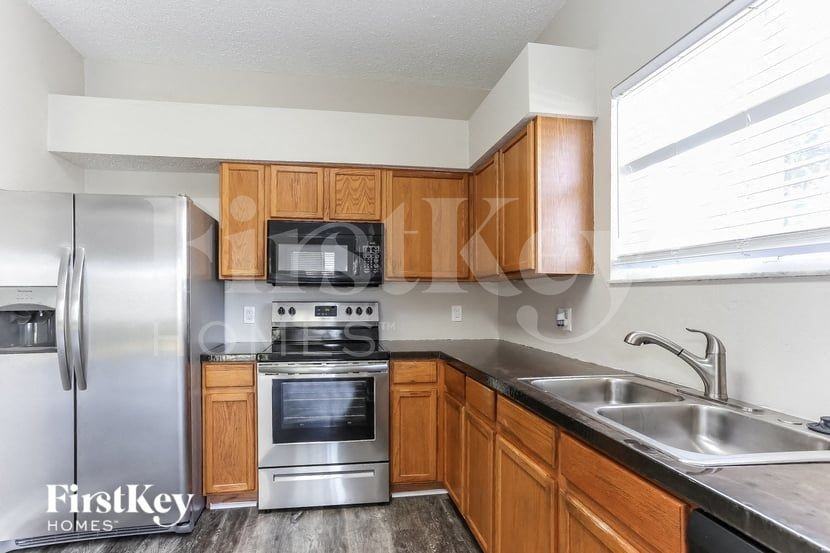 12607 Longcrest Dr - Photo 5 of 15