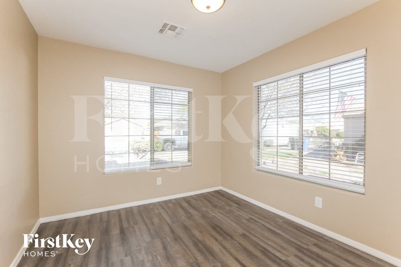 14133 W Two Guns Trl - Photo 5 of 15