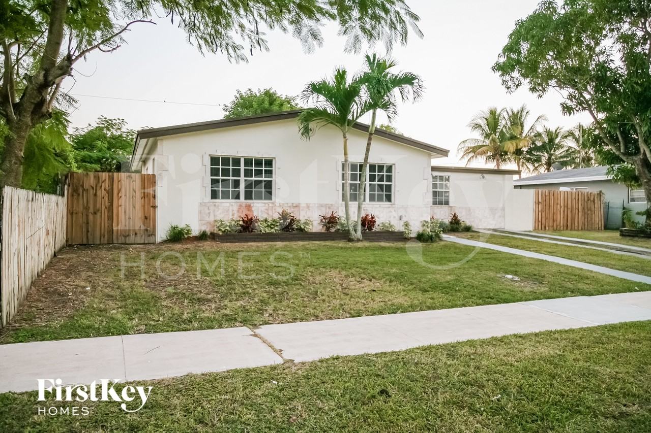9880 Martinique Dr - Photo 2 of 15