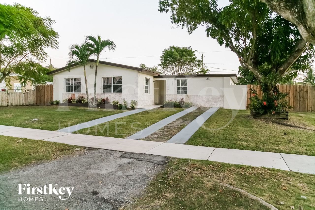 9880 Martinique Dr - Photo 3 of 15