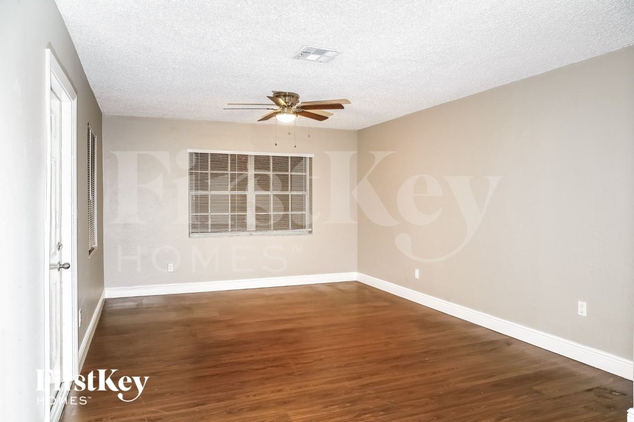 9880 Martinique Dr - Photo 4 of 15