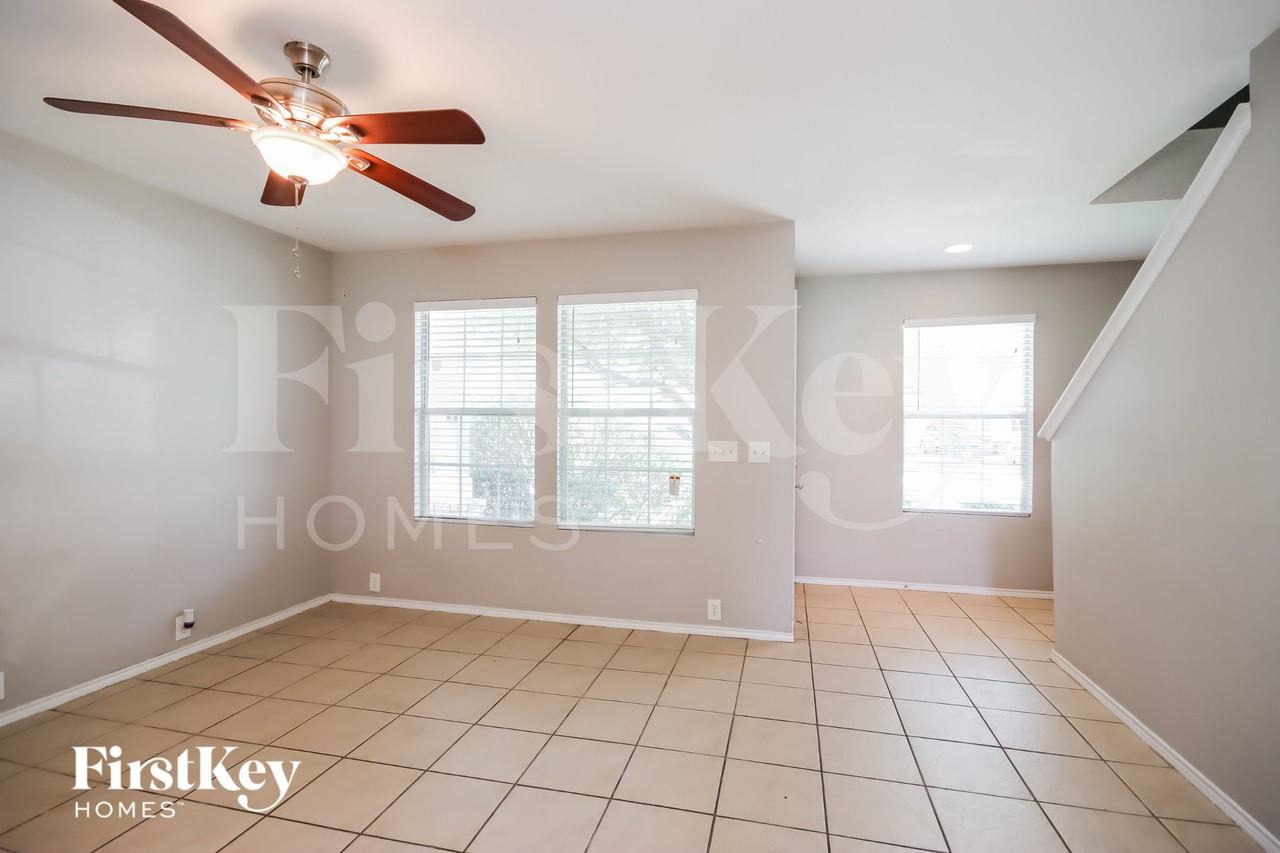 923 Grand Plains Dr - Photo 3 of 15