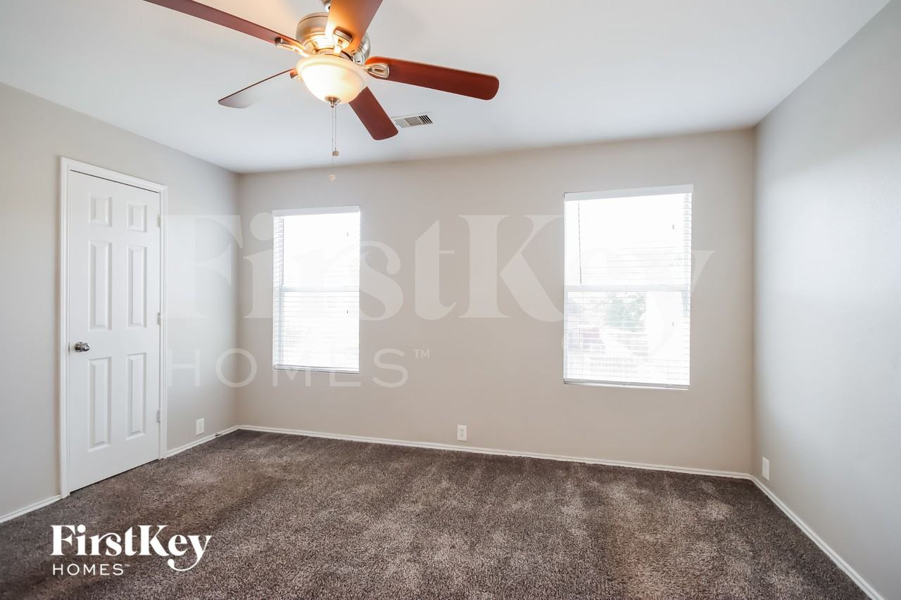 923 Grand Plains Dr - Photo 7 of 15