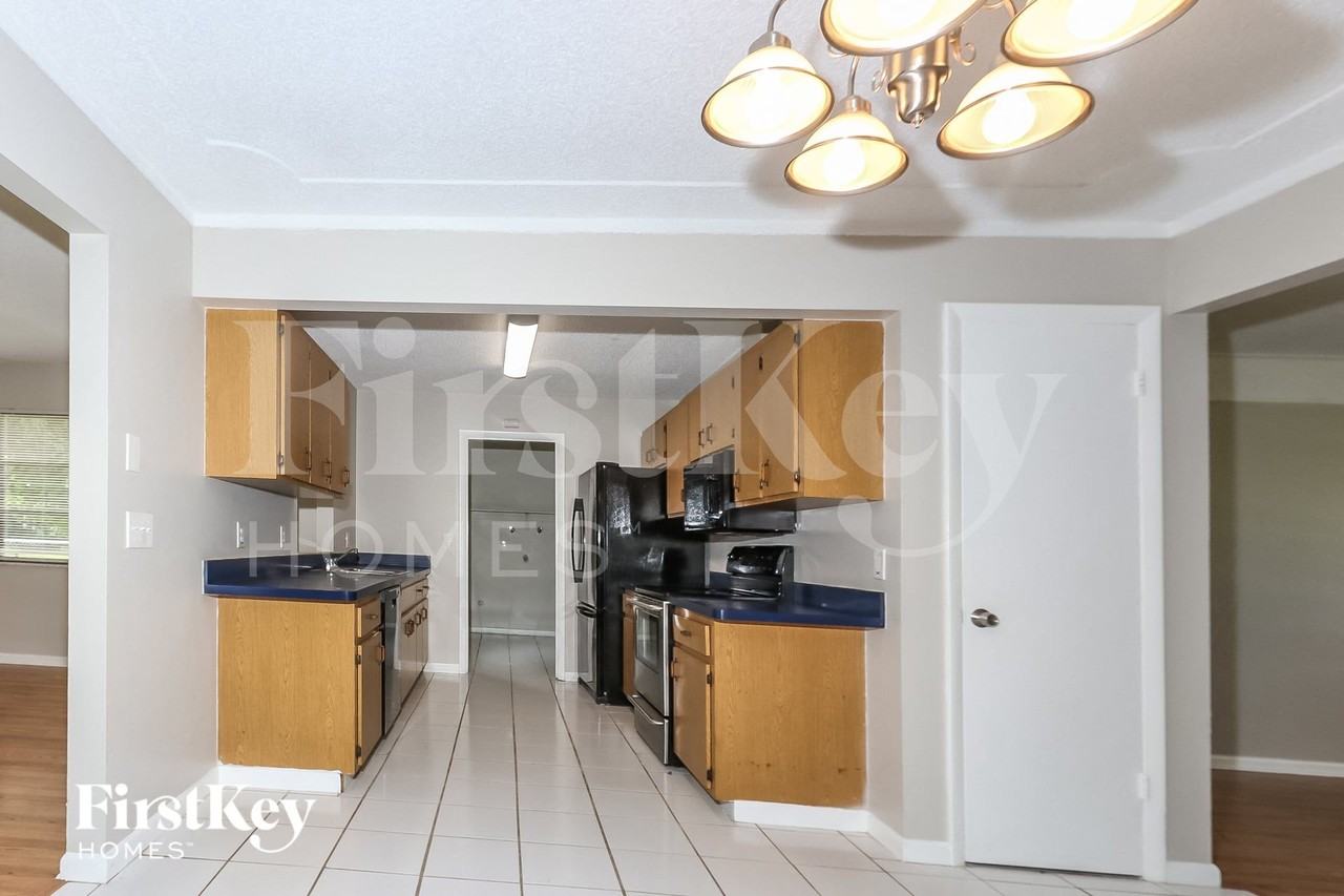 873 Sw Curtis St - Photo 7 of 15