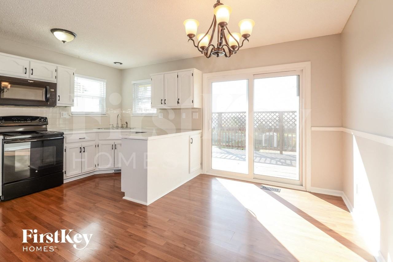 8513 Ne 110th St - Photo 5 of 15