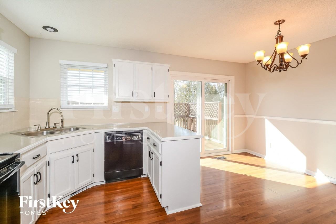 8513 Ne 110th St - Photo 7 of 15