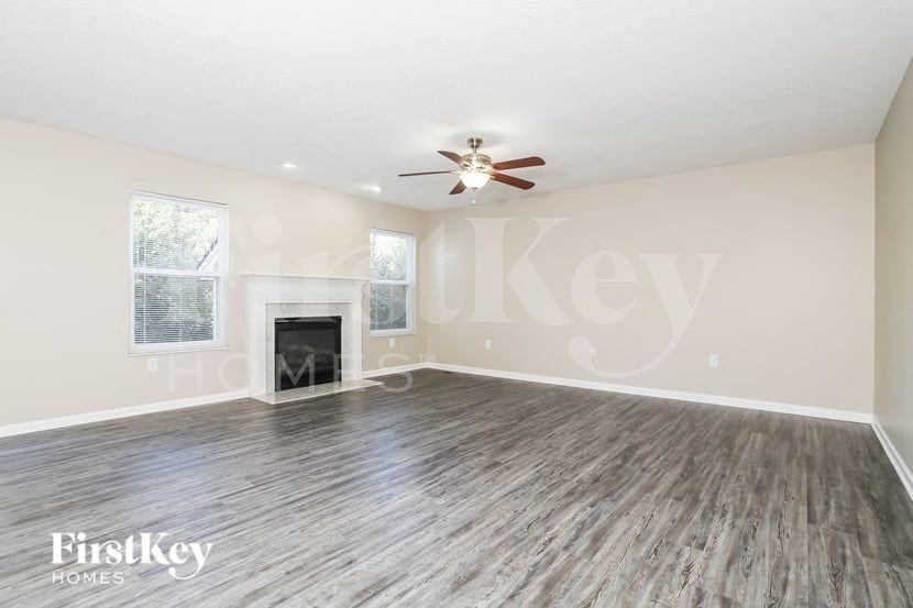 5986 Driftwood Ct - Photo 3 of 14