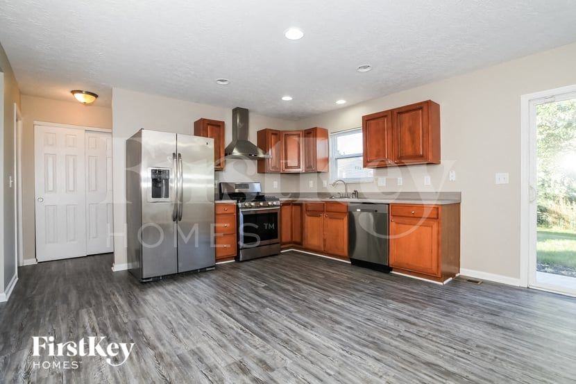 5986 Driftwood Ct - Photo 4 of 14