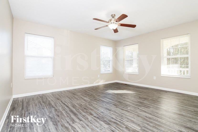 5986 Driftwood Ct - Photo 6 of 14