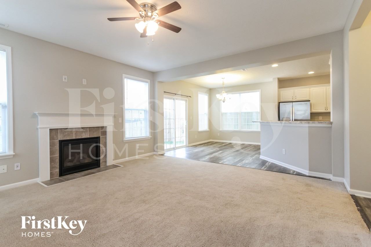 5776 Bluff View Ln - Photo 2 of 15