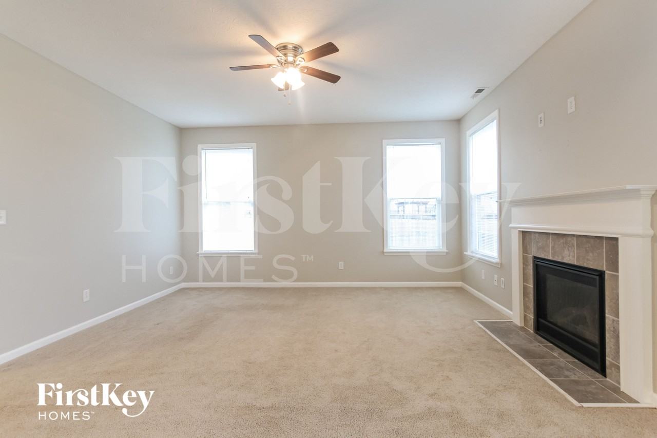 5776 Bluff View Ln - Photo 3 of 15