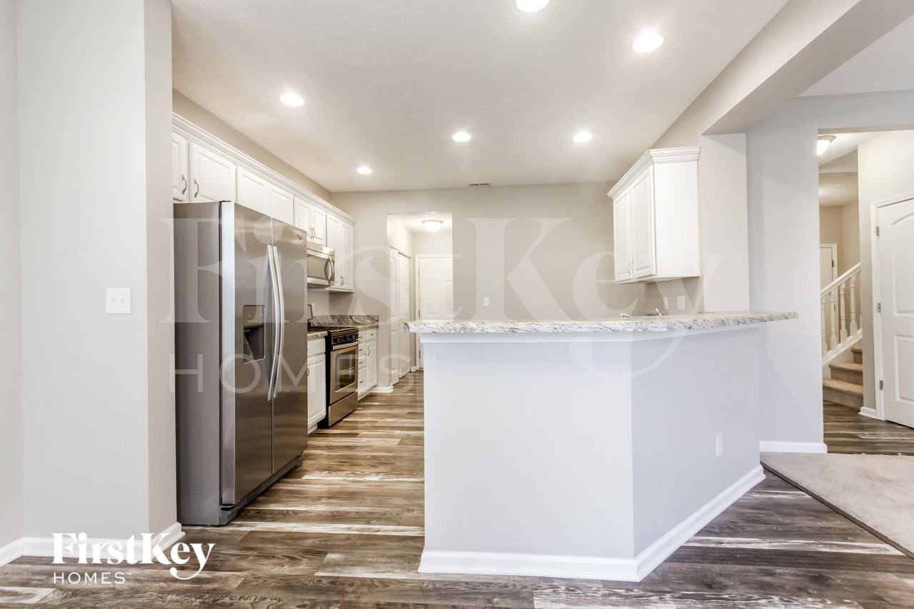 5776 Bluff View Ln - Photo 4 of 15