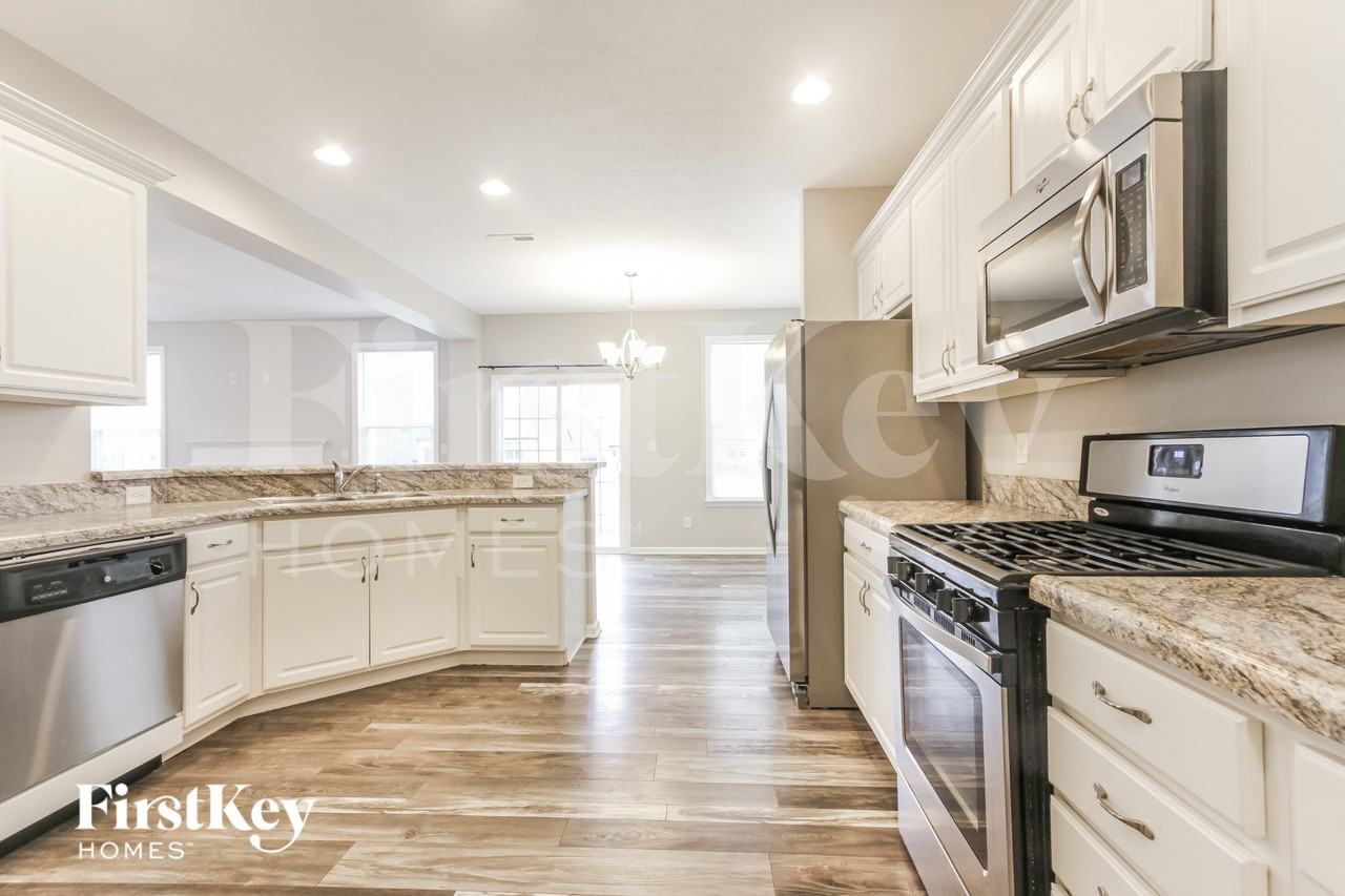 5776 Bluff View Ln - Photo 5 of 15