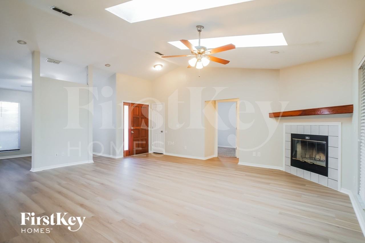 5418 Shore Dr - Photo 4 of 16