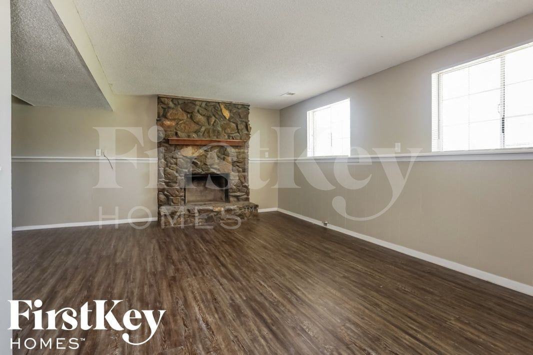 4321 Castle Heights Dr - Photo 2 of 15